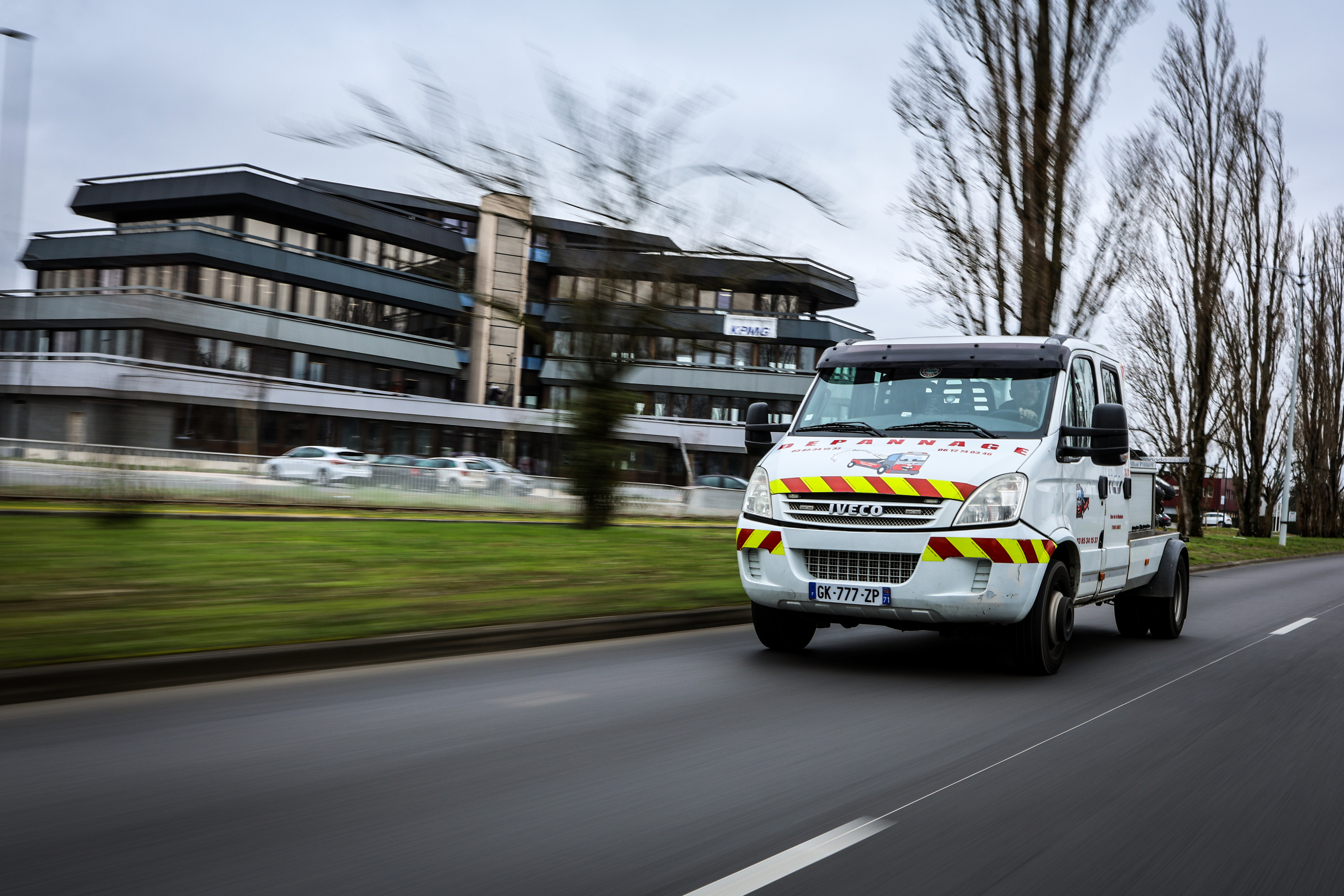 Dépanneuse Iveco TCD en mission urbaine